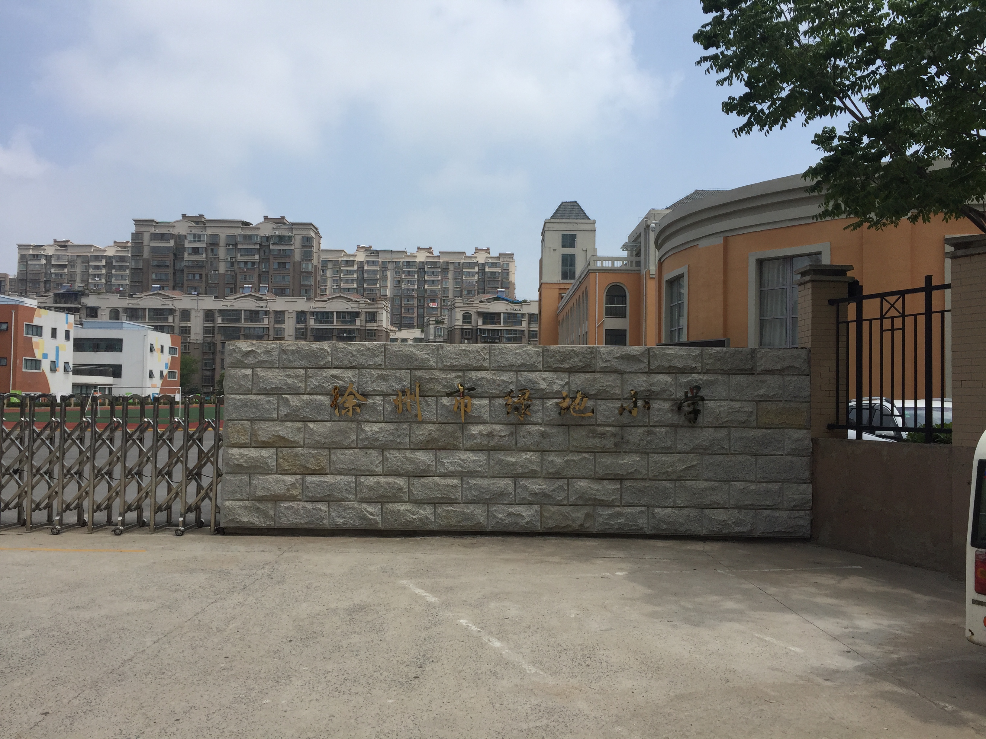 仙视pd55nl拼接屏助力徐州绿地小学礼堂